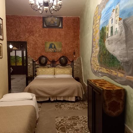 Sicilia In Miniatura "L'Atelier Dell'Etna" Acomodação com café da manhã Zafferana Etnea Exterior foto