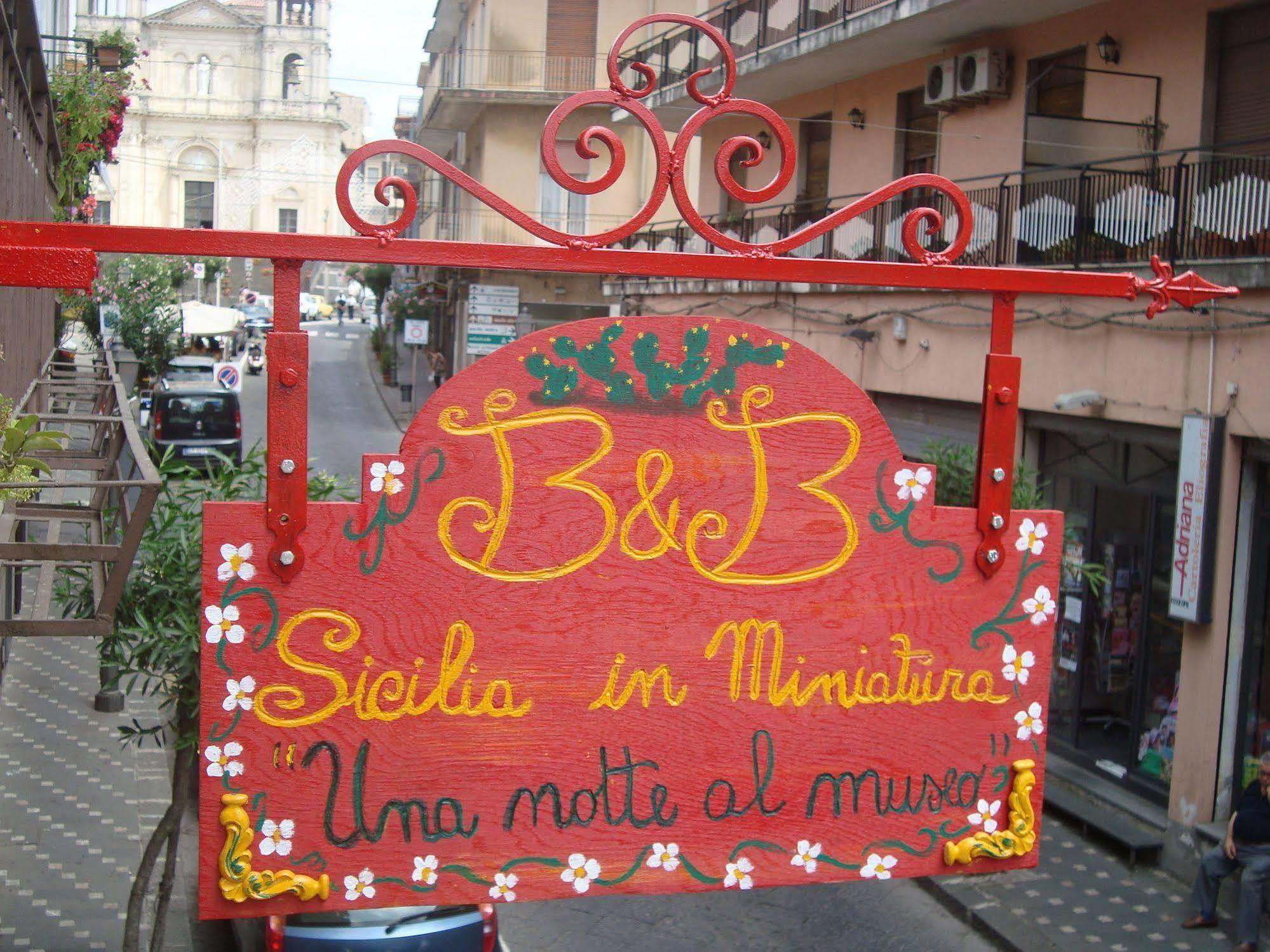 Sicilia In Miniatura "L'Atelier Dell'Etna" Acomodação com café da manhã Zafferana Etnea Exterior foto