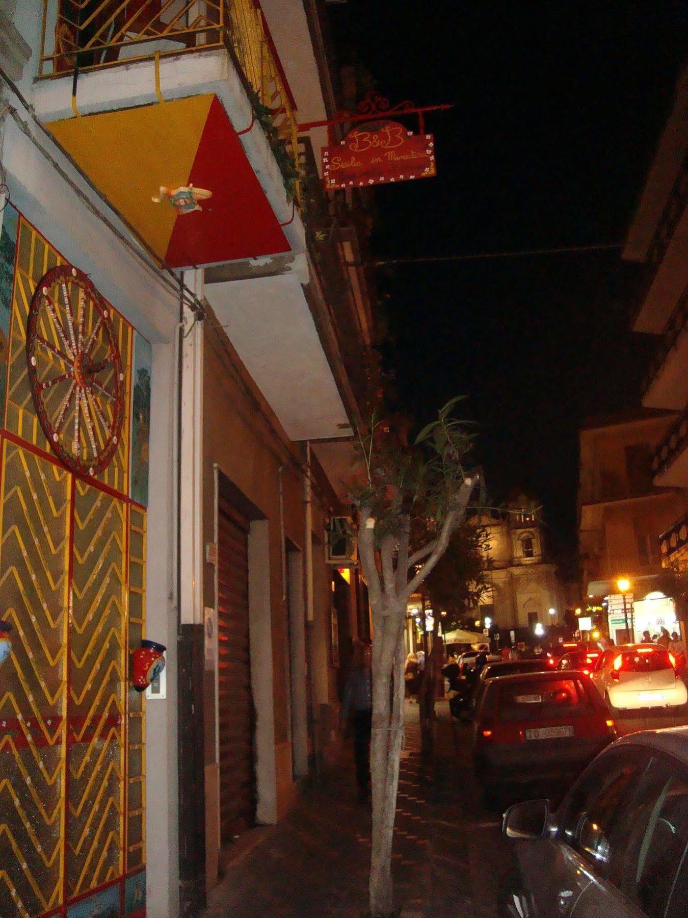 Sicilia In Miniatura "L'Atelier Dell'Etna" Acomodação com café da manhã Zafferana Etnea Exterior foto