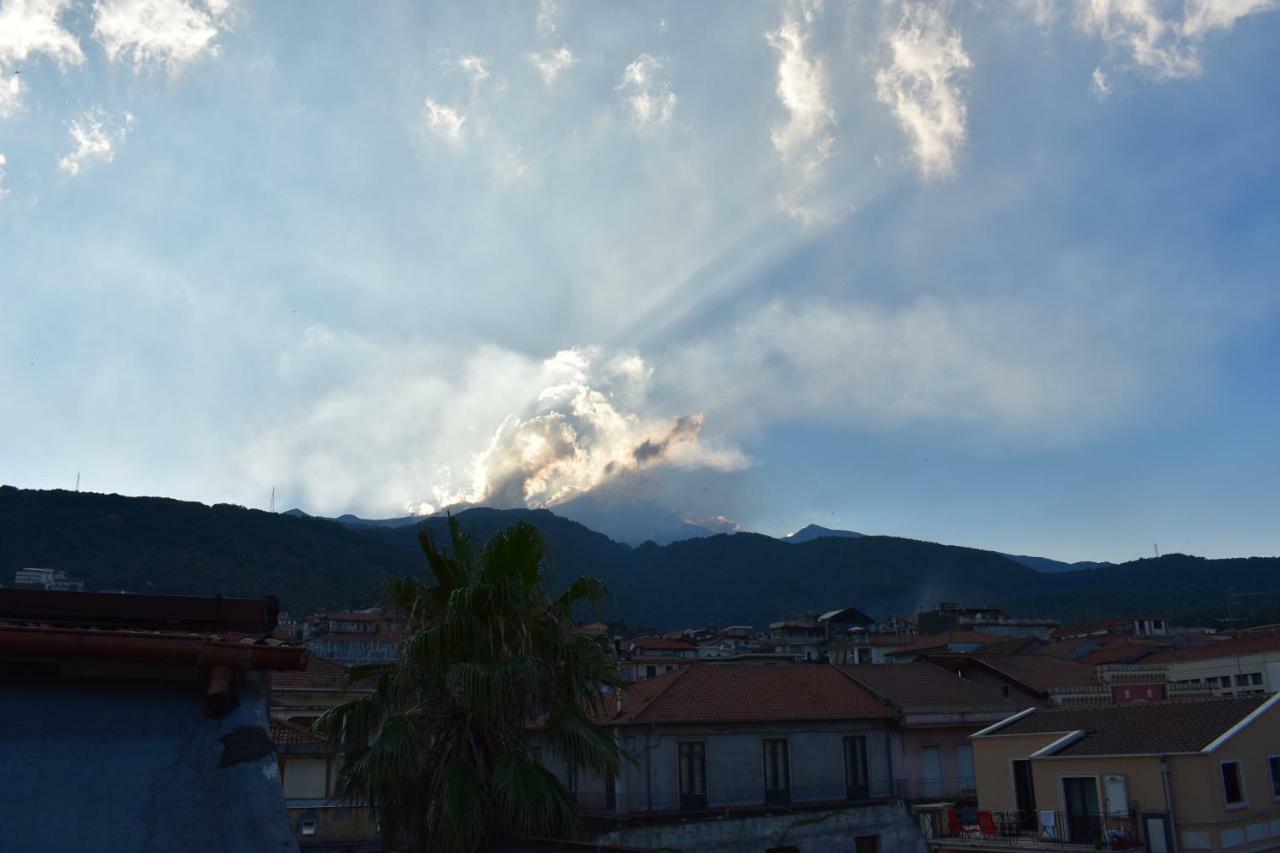Sicilia In Miniatura "L'Atelier Dell'Etna" Acomodação com café da manhã Zafferana Etnea Exterior foto